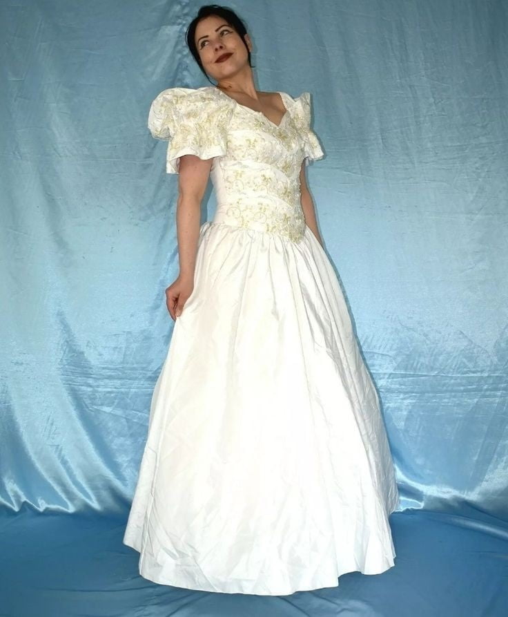 Sedosos vestidos de novia y vestidos 2
 #103905101