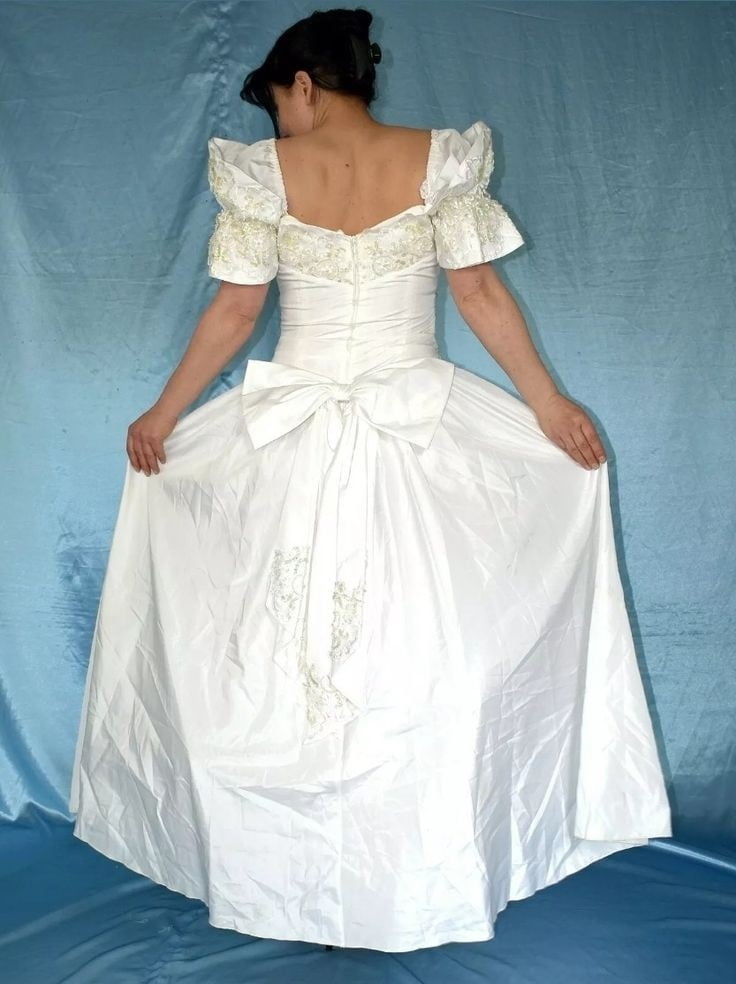 Sedosos vestidos de novia y vestidos 2
 #103905110