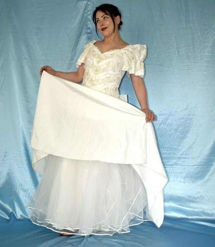Sedosos vestidos de novia y vestidos 2
 #103905146