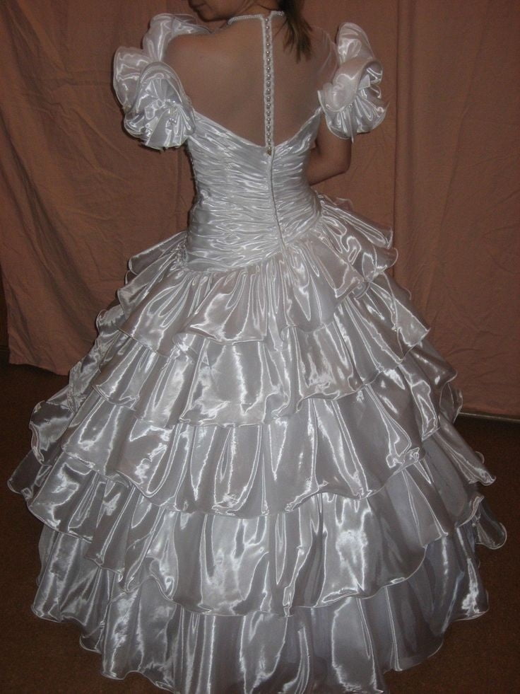 Sedosos vestidos de novia y vestidos 2
 #103905400