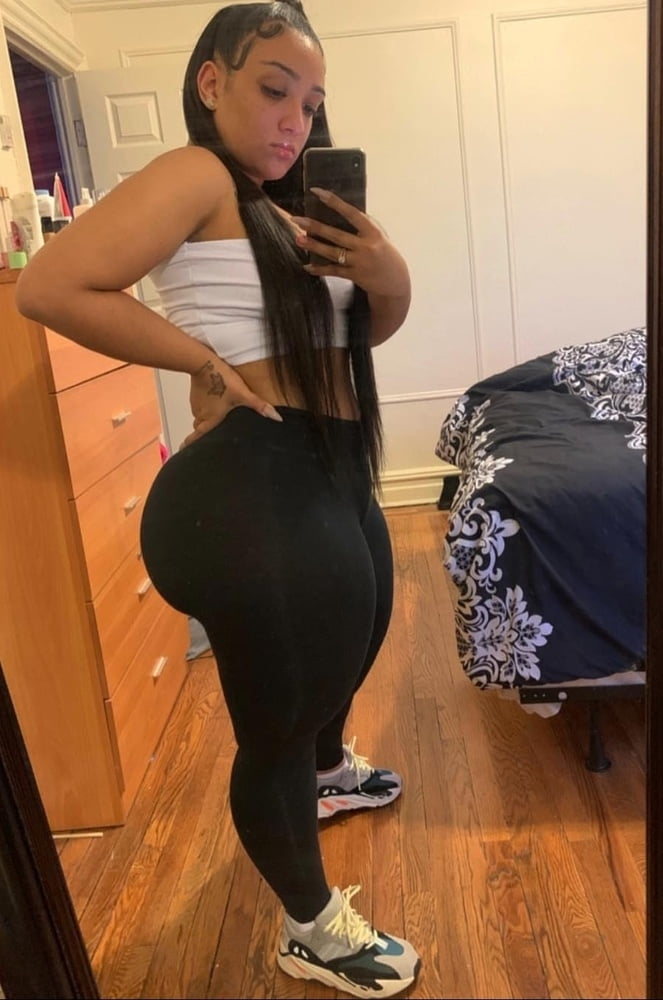 Thick Dominican Thot #95050389