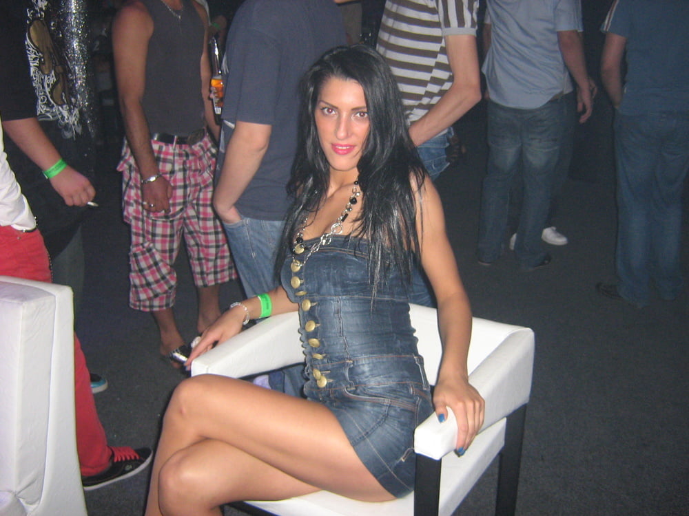 Vestida como la puta desvergonzada sin valor que es
 #97265421