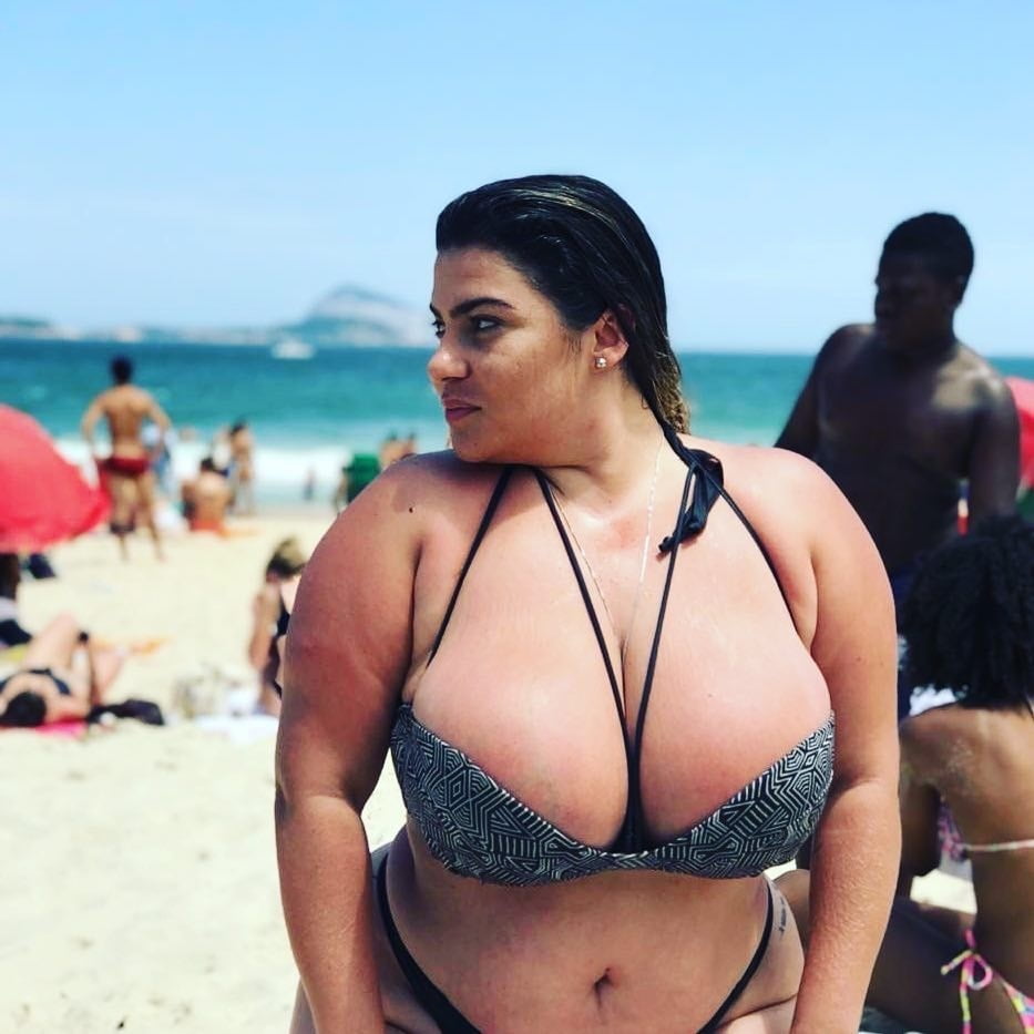 Pechugona máquina de sexo bbw disfrutando de su verano
 #90060271