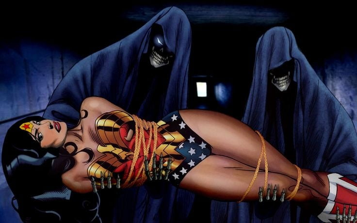 Mujer maravilla en peligro sexy
 #89728879