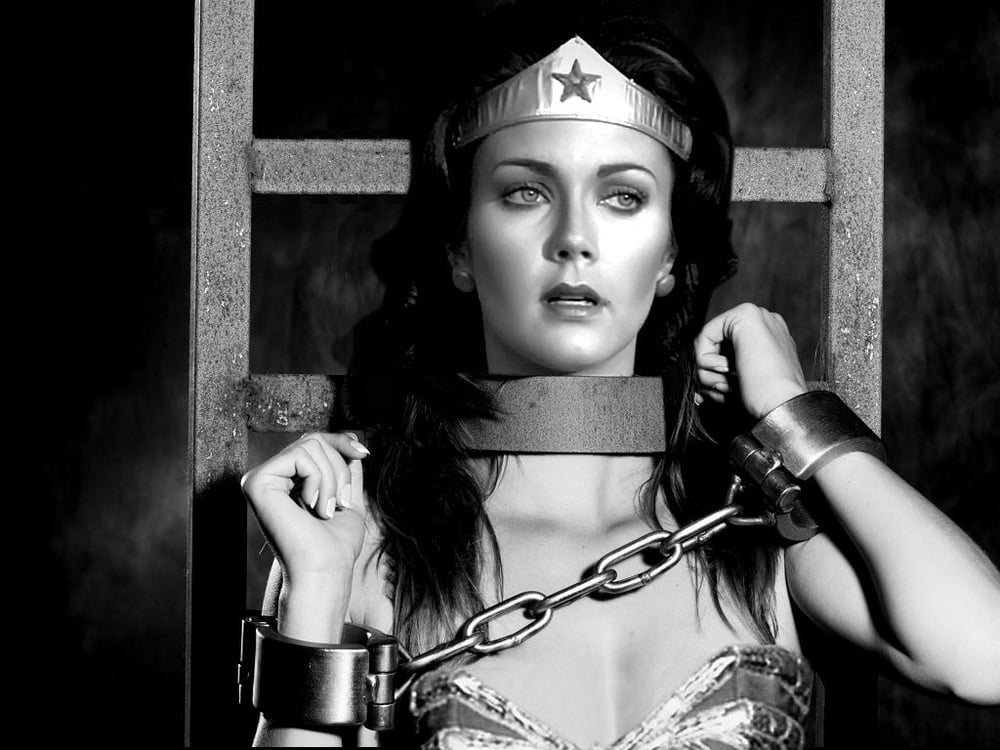 Mujer maravilla en peligro sexy
 #89728901