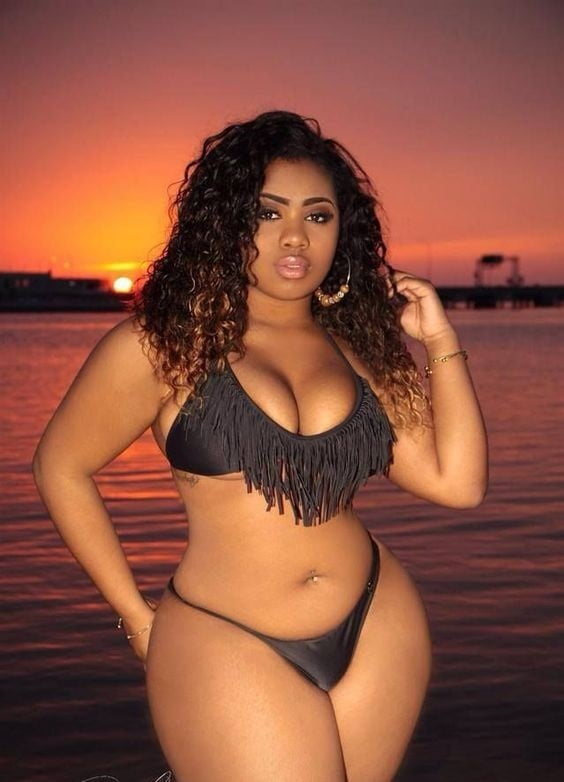 Caderas anchas de las mujeres 325
 #104240439