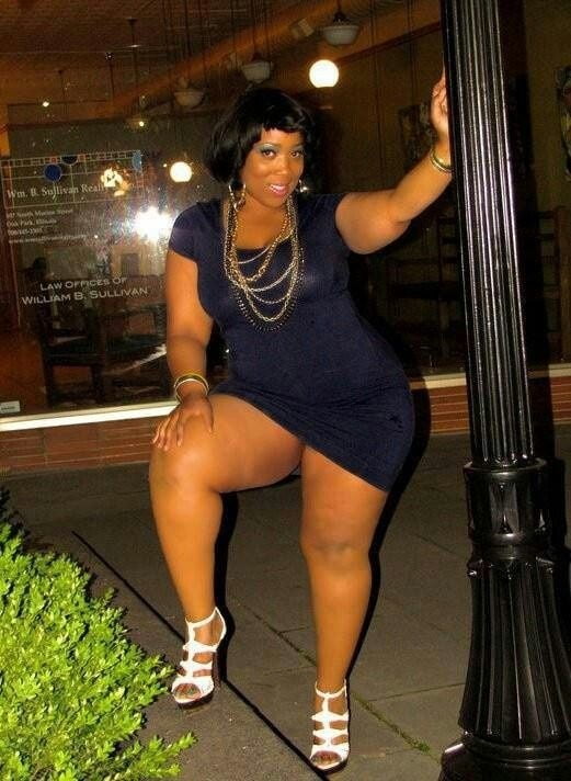 Caderas anchas de las mujeres 325
 #104240441