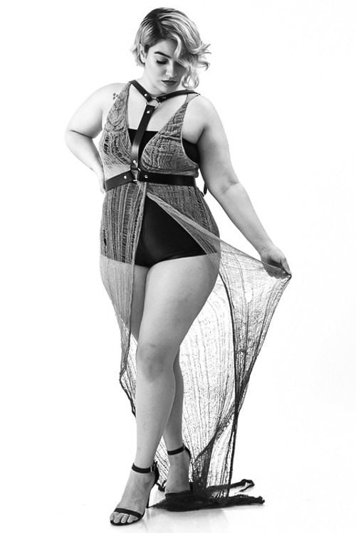 Caderas anchas de las mujeres 325
 #104240449