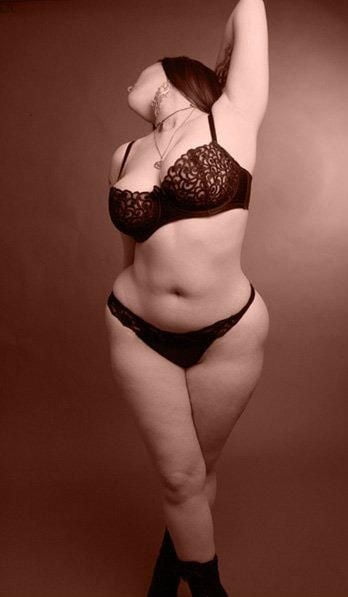 Caderas anchas de las mujeres 325
 #104240457