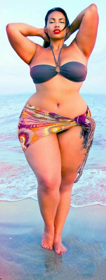 Caderas anchas de las mujeres 325
 #104240465