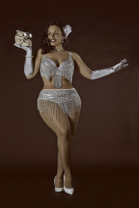 Caderas anchas de las mujeres 325
 #104240478