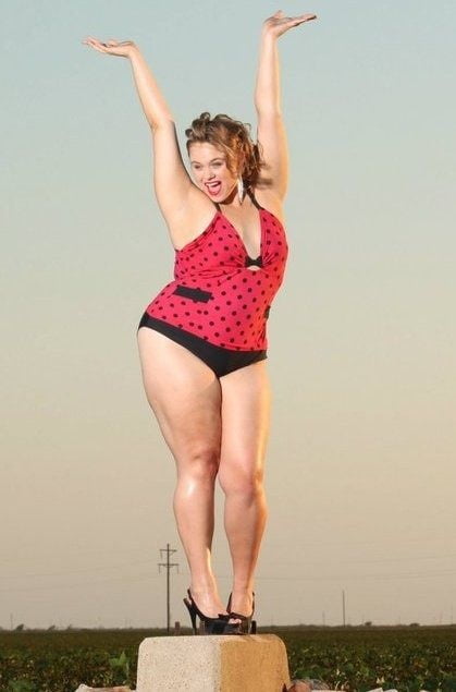 Caderas anchas de las mujeres 325
 #104240490