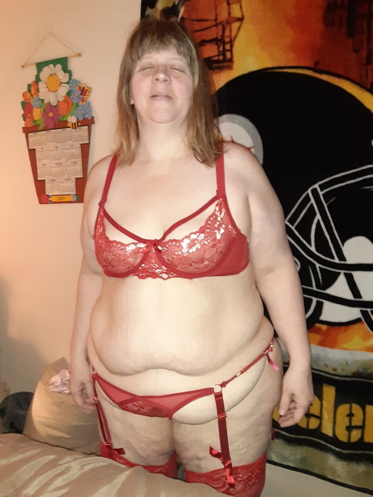 femme bbw posant dans la lingerie
 #106765106