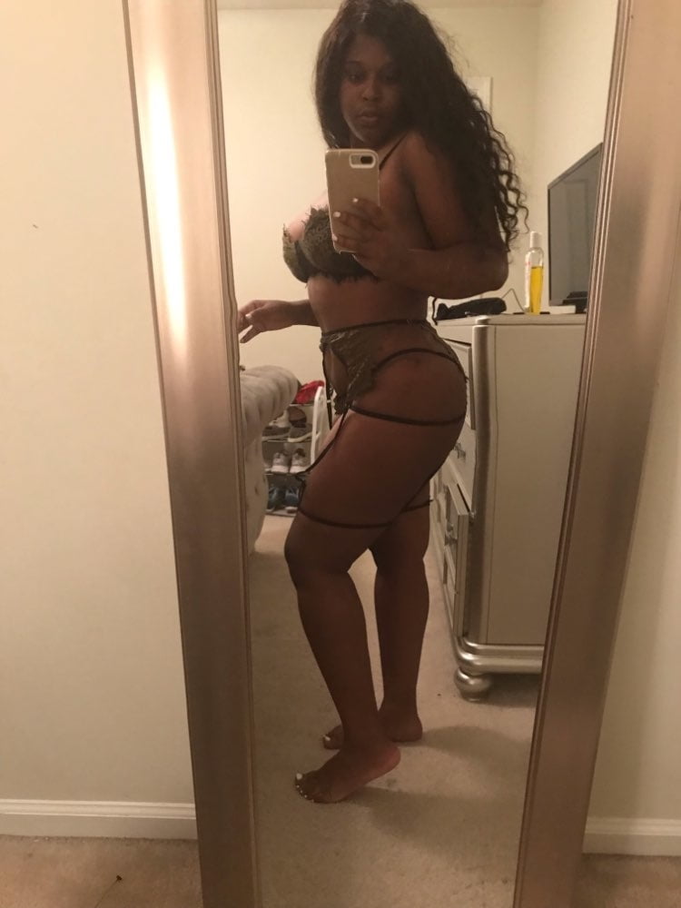 Black sluts like to expose themselves #105876288