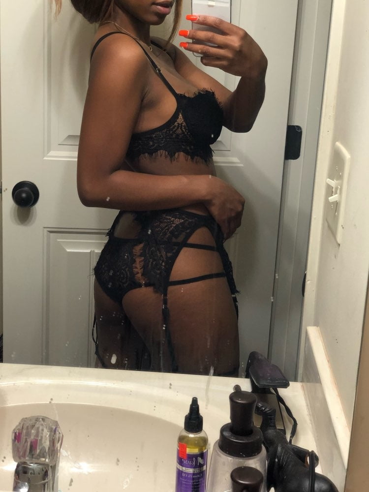 Black sluts like to expose themselves #105876292