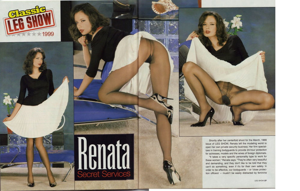 Revista Leg Show - morena en pantimedias negras transparentes
 #89806976