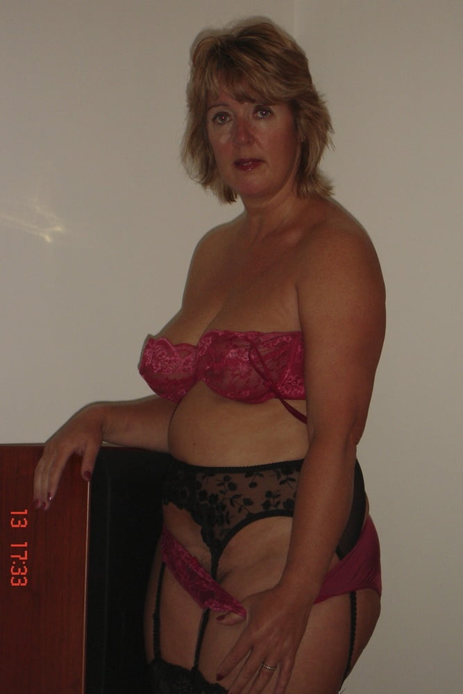 Curvy British mature amateur Gabriella K (13) #105152823