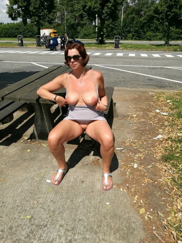 Making Herself Comfortable on Public Benches 04 #89525209