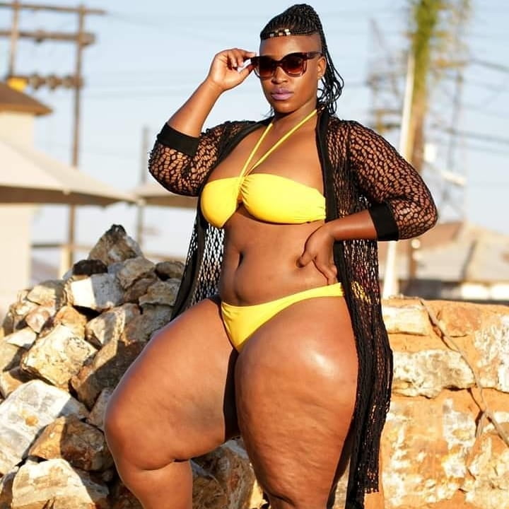 Caderas anchas de las mujeres 307
 #105638215