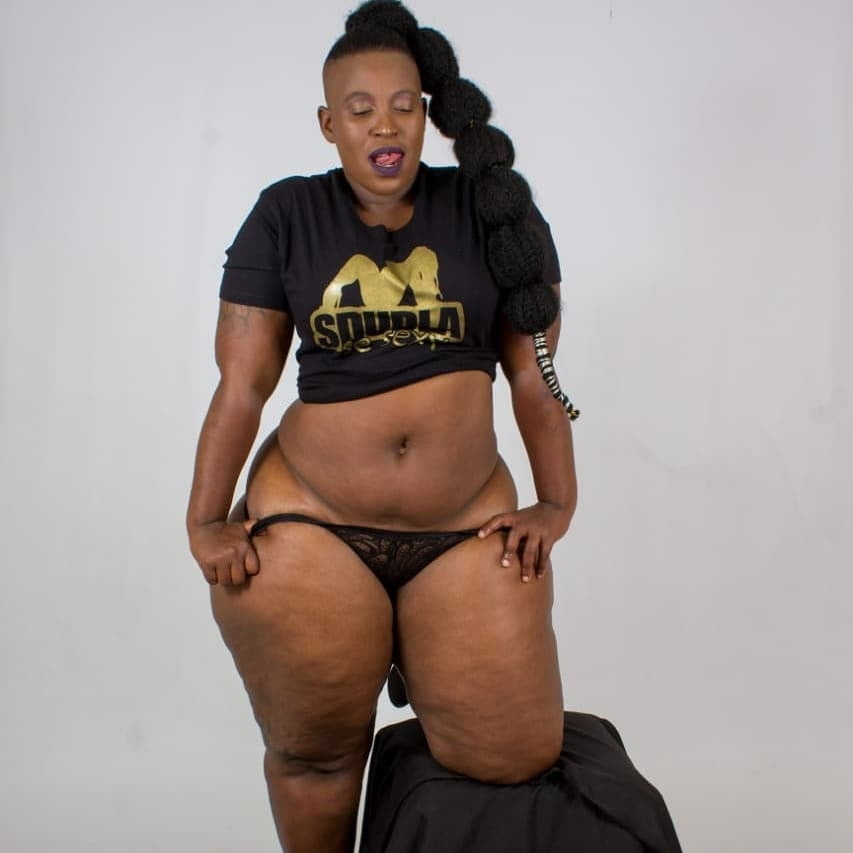 Caderas anchas de las mujeres 307
 #105638218