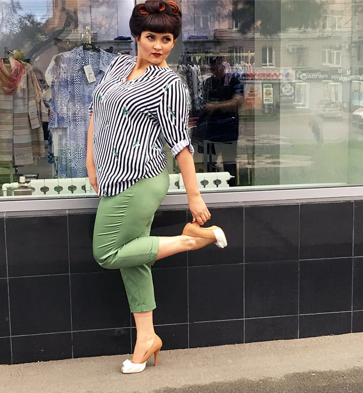 Caderas anchas de las mujeres 307
 #105638220