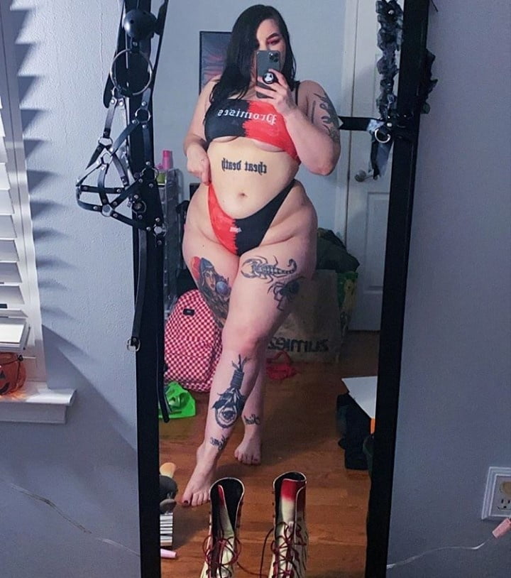 Caderas anchas de las mujeres 307
 #105638222