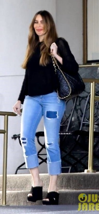 Sofia vergara en tacones altos mulas
 #103051159