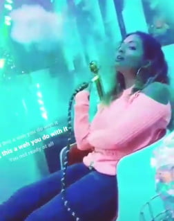 Mi chica favorita de hookah
 #79908226