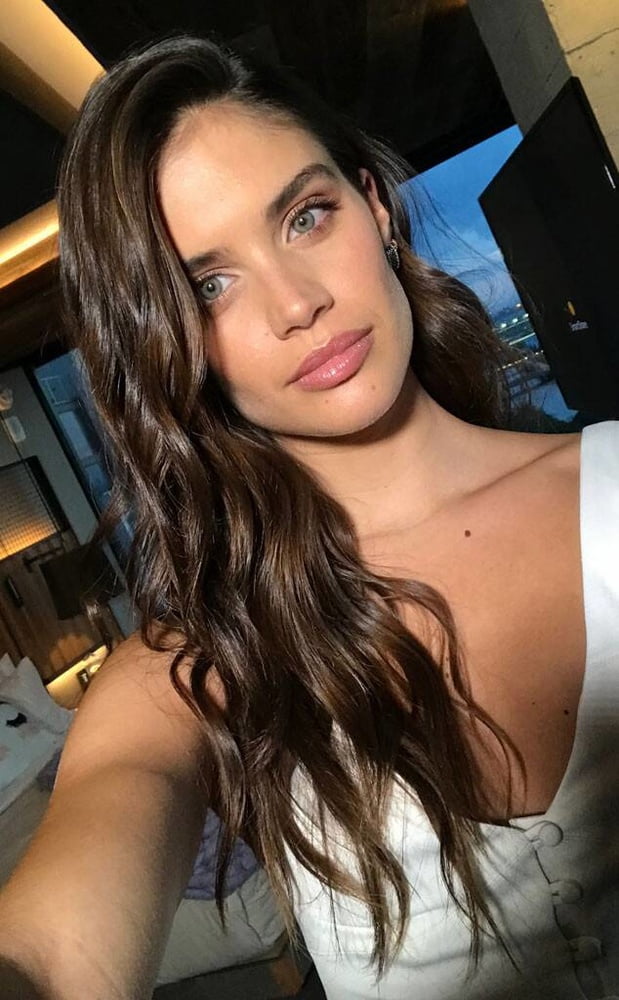 Sara Sampaio #92282110