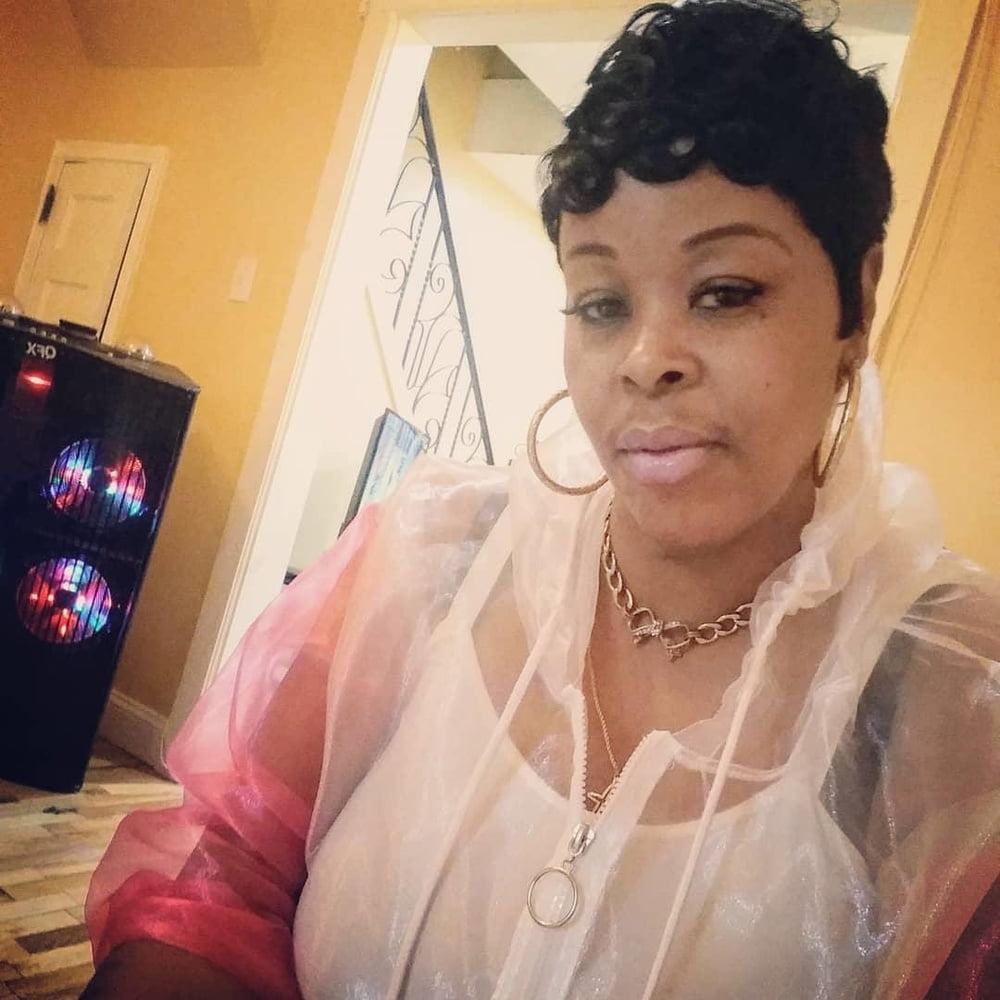 Grand-mère noire veut de l'amour 2020
 #96384572