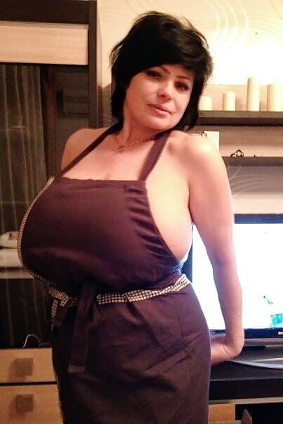 大きなおっぱいとお尻
 #102243474