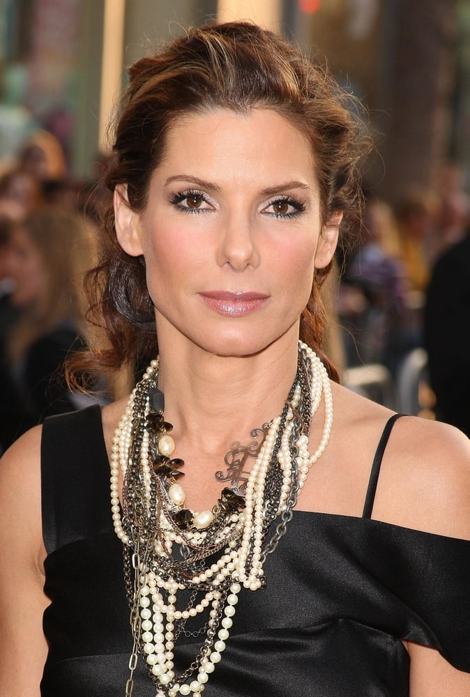 Sandra bullock
 #104609978