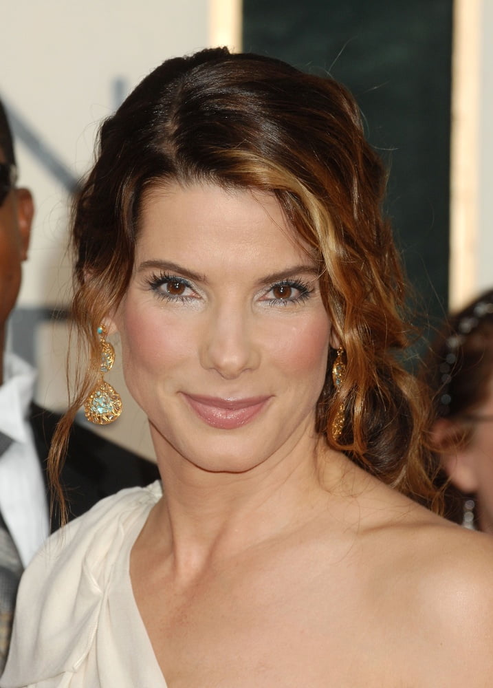 Sandra bullock
 #104610027