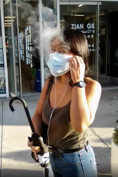 タイトなアジア人がマスクをしてタバコを吸う
 #80175033