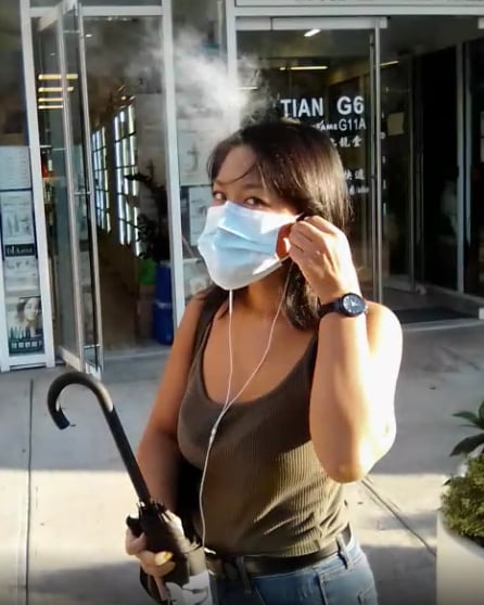 タイトなアジア人がマスクをしてタバコを吸う
 #80175039