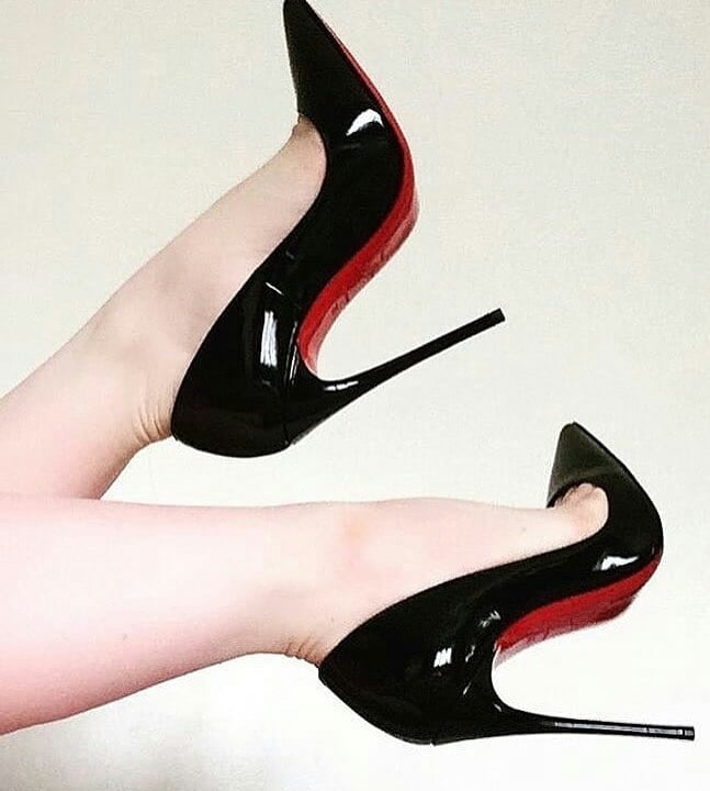 Sexy Highheels am Fuß von Instagram
 #104502075