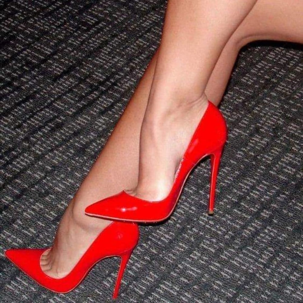 Sexy Highheels am Fuß von Instagram
 #104502176