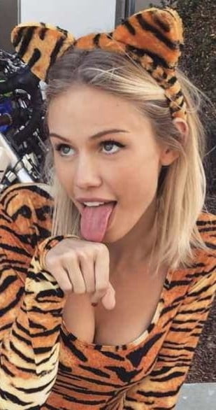 Faces and more faces for cumming on #93784080