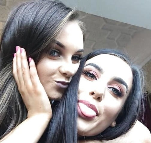 Faces and more faces for cumming on #93784404