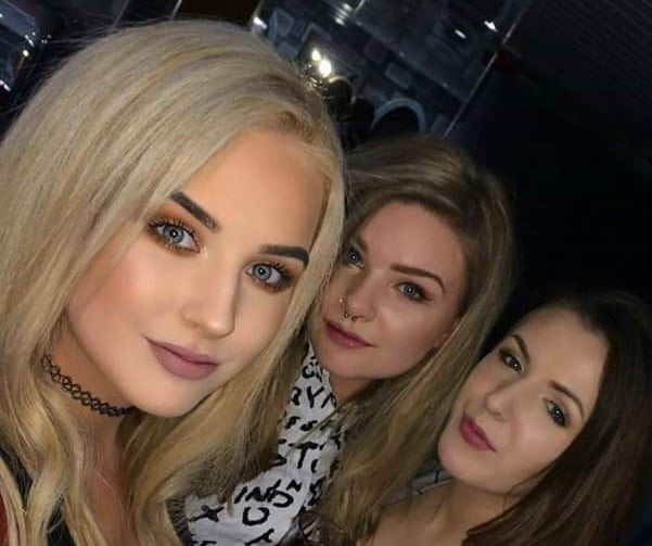 Faces and more faces for cumming on #93785010