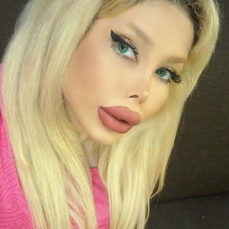 Faces and more faces for cumming on #93785848