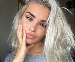 Faces and more faces for cumming on #93785859
