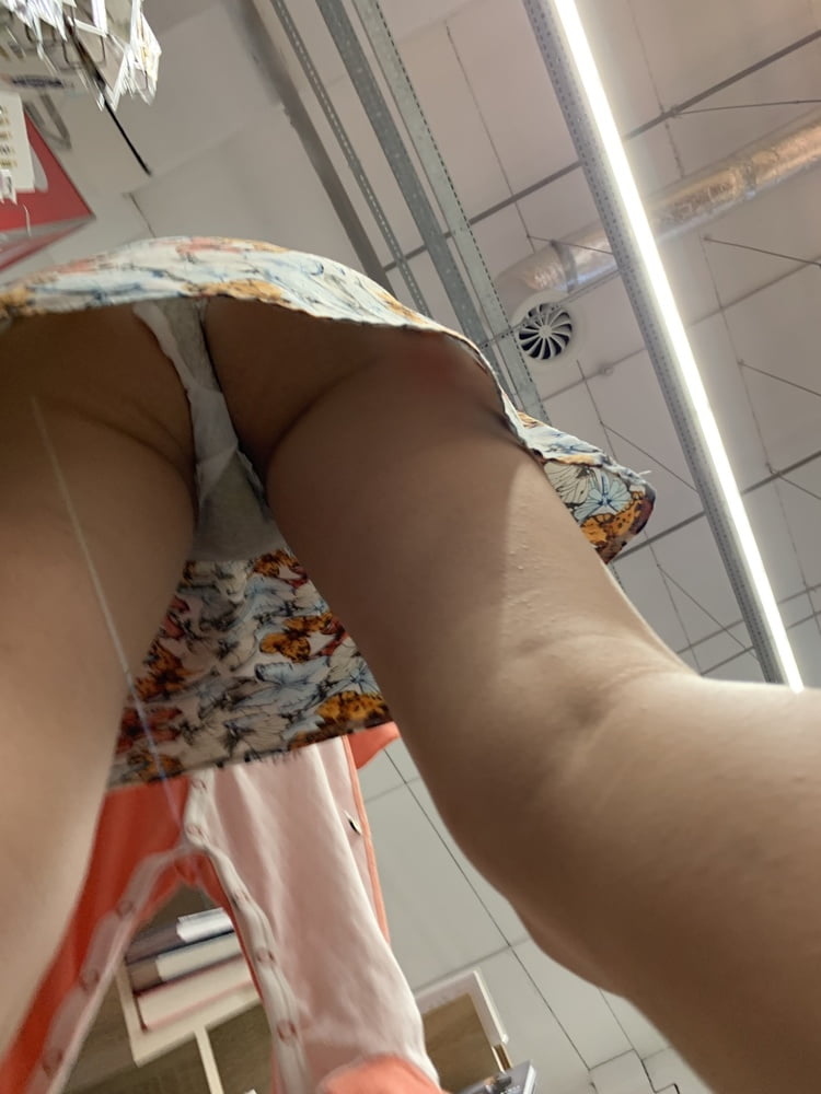 Mmm upskirt in centro commerciale
 #92419047