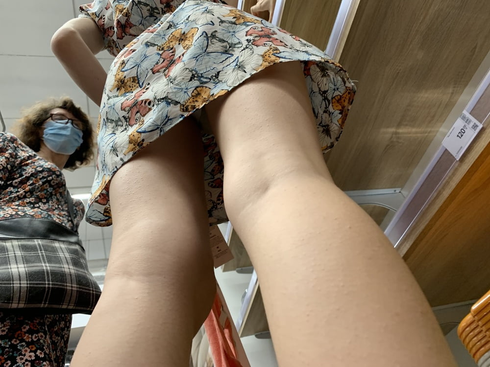 Mmm upskirt in centro commerciale
 #92419104