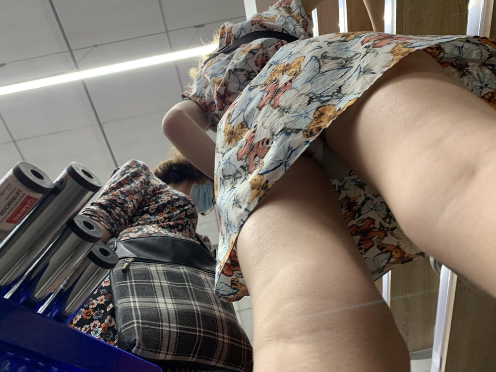 Mmm upskirt in centro commerciale
 #92419107