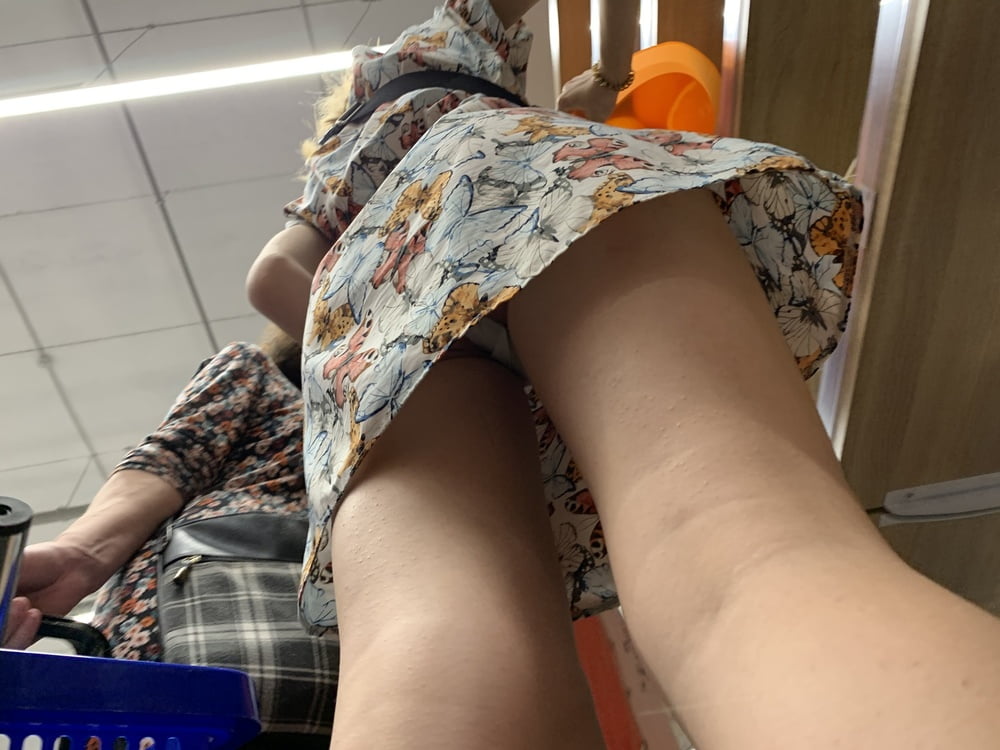 Mmm upskirt in centro commerciale
 #92419124