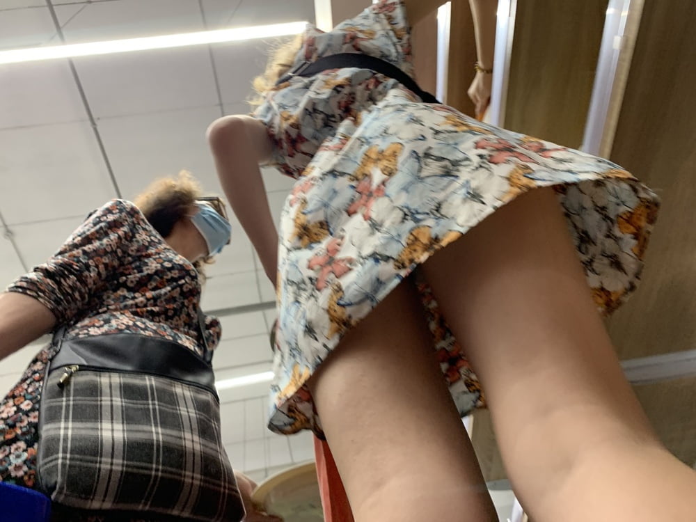 Mmm upskirt in centro commerciale
 #92419126