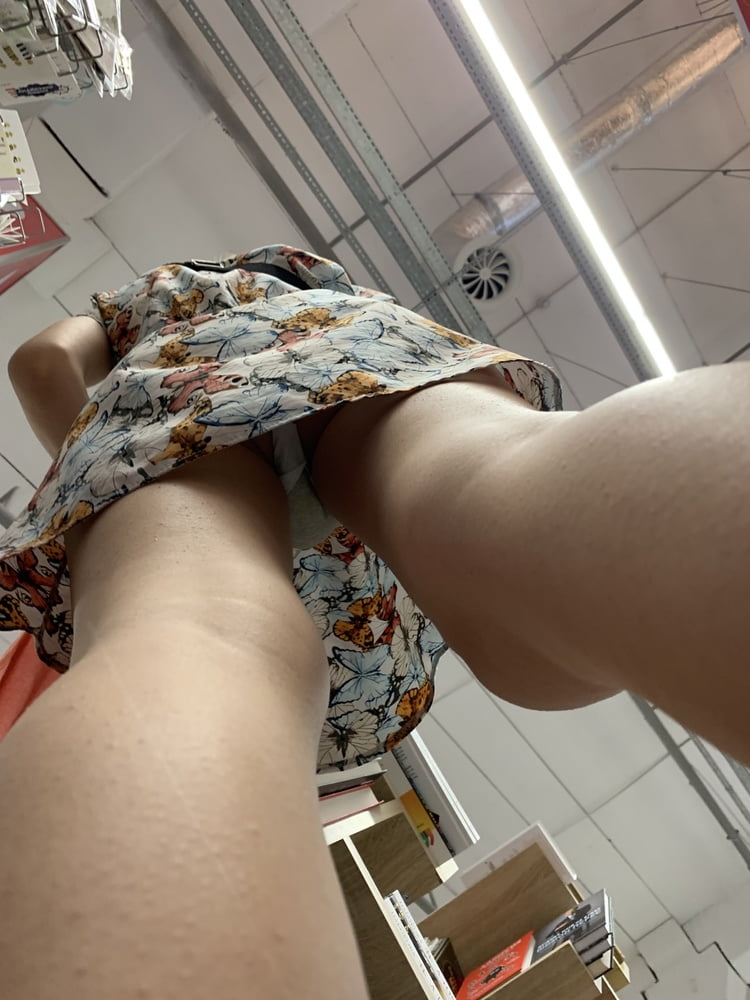 Mmm upskirt in centro commerciale
 #92419195