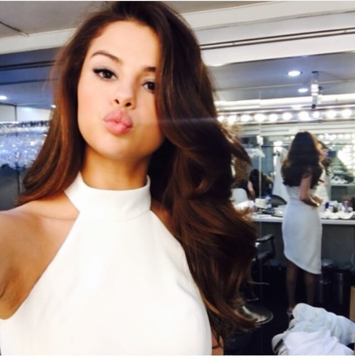 Selena Gomez (The Singer) #85575640