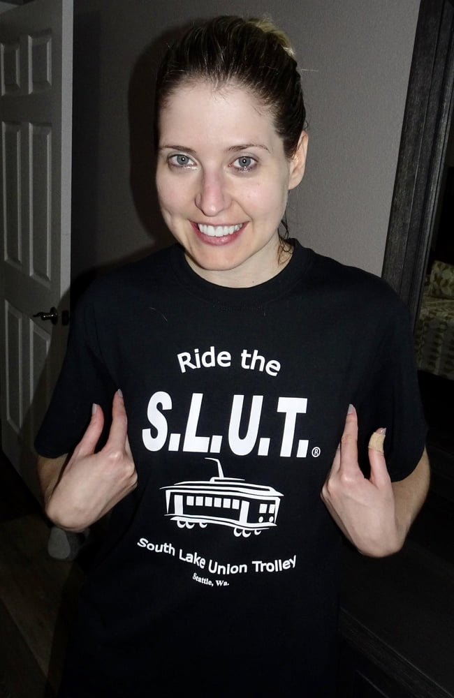 Courtney. Sigue estando preciosa.
 #85214321